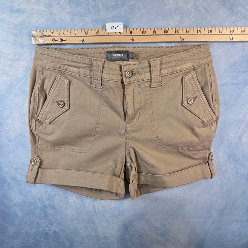 Torrid Womens Khaki Chino Shorts Size 10 Tan Cuffed Utility Button Pocket Summer